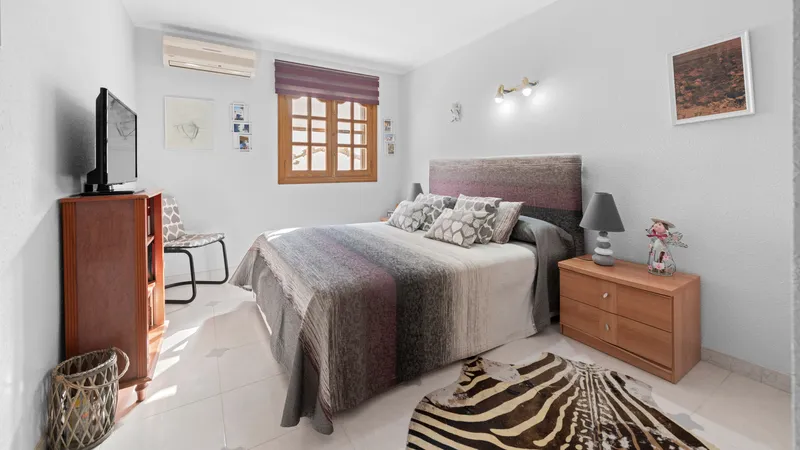 Spacious villa in Bahia Blava for sale to renovate with pool — photo 11
