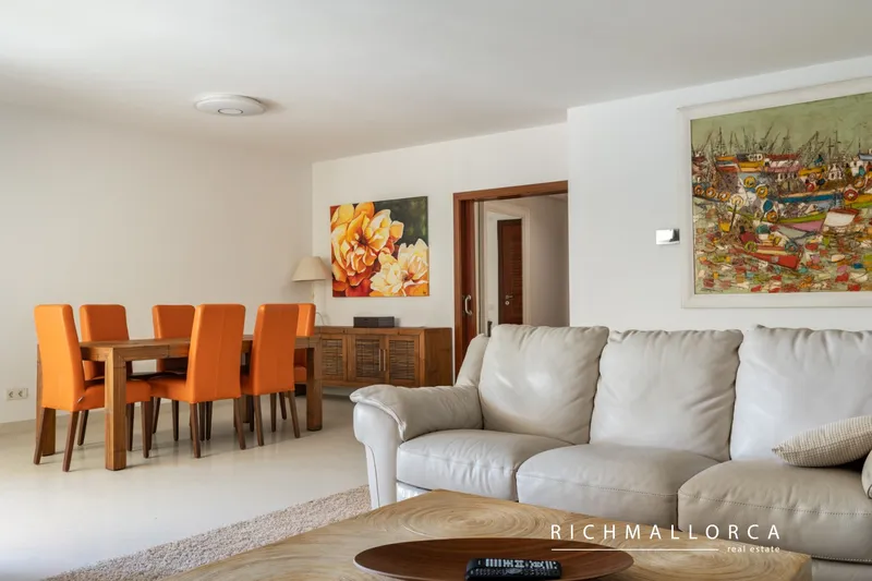 Spacious 4-bedroom apartment with terrace and sea views in Sol de Mallorca — photo 4