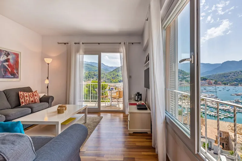 Sunny apartment with harbour views and rental licence — photo 5