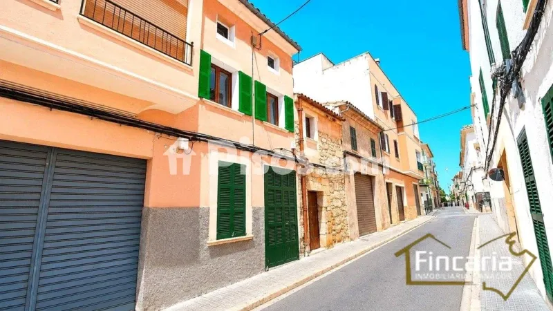 Townhouse on Carrer de la Pau — photo 2
