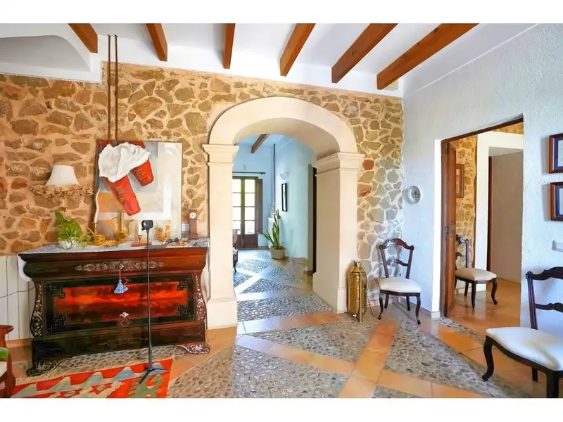 Spectacular rustic estate for sale in Vilafranca de Bonany, Es Puig area, approx. 13,024 m², with country house and annexes built — photo 1
