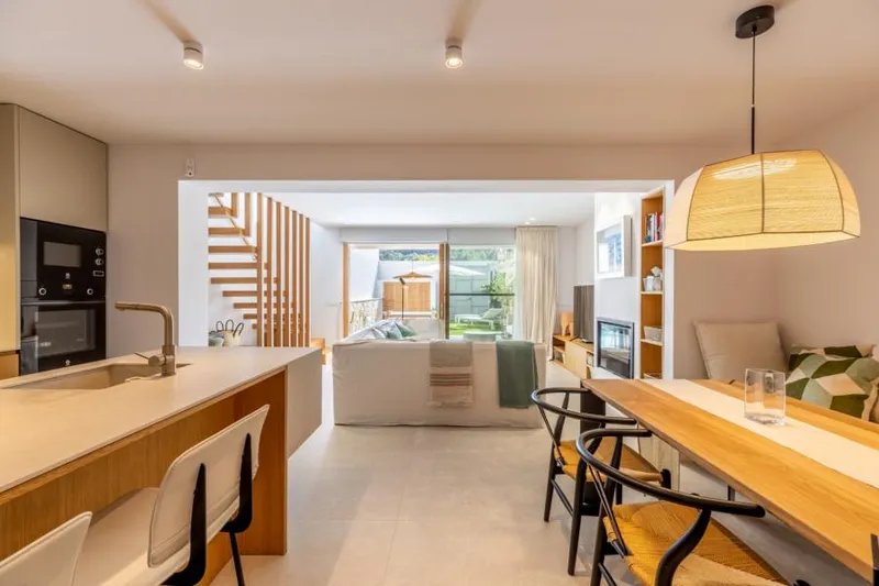 Town house ticking all the boxes — photo 2