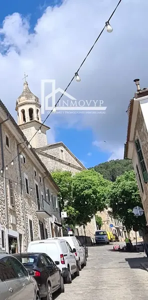 INMOVYP VIPHOME presents this fantastic village house in the heart of Mancor de la Vall. Just a few meters from the Church, we find — photo 2