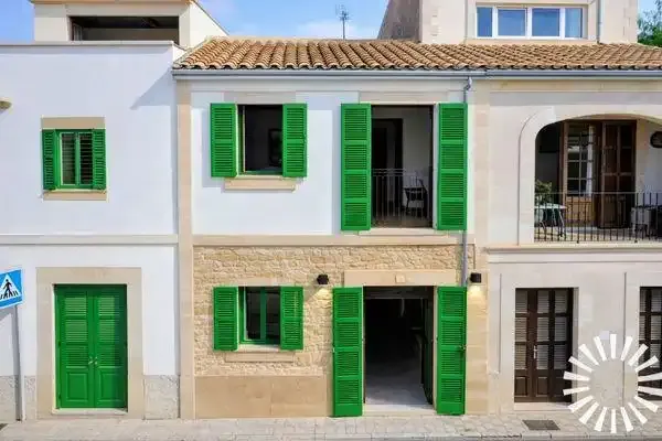 Charming house in a privileged position on the famous square of the picturesque village of Es Llombards — photo 1