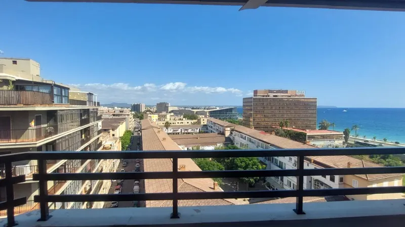 Spacious apartment with sea views in Palma city – for sale — photo 8