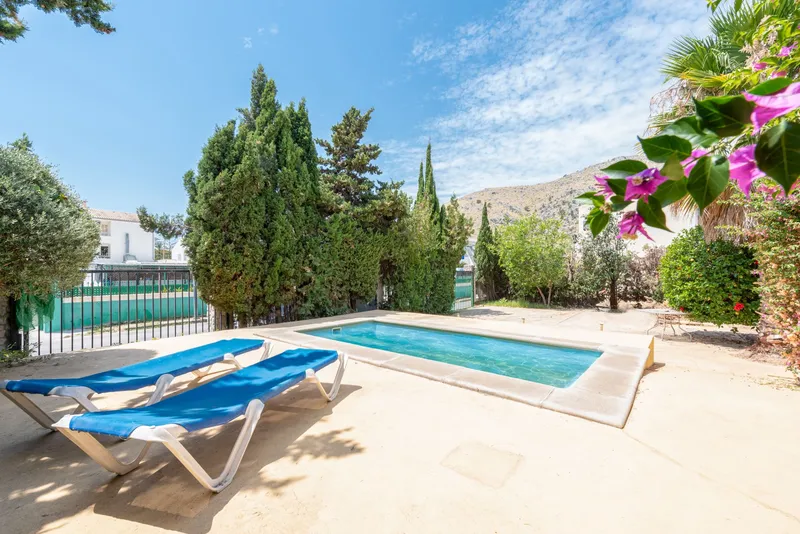 Detached villa with private pool just 400 metres from the beach — photo 2