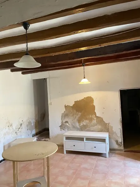 We offer a buildable plot of 548 m2 and an old house of 196 m2 to renovate – each with its own deed. — photo 9