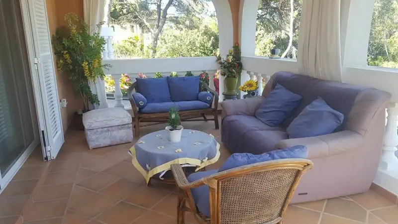 Marvelous detached house in Santa Ponsa, has 1050 m2 of plot, 300 m2 of living space, 100 m2 of terrace, 6 bedrooms, 4 bathrooms (1 — photo 2