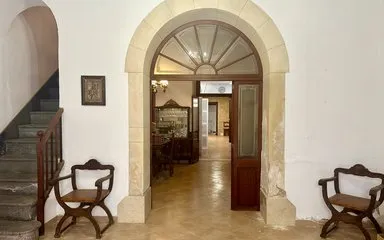 Townhouse with potential — photo 2