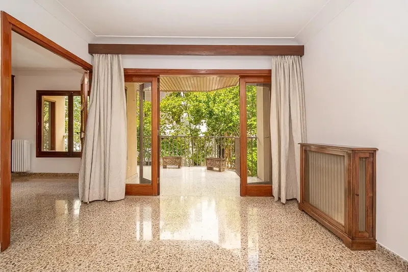 ¿Buscas espacio, una ubicación estratégica y una terraza de ensueño en pleno centro? Te presentamos una pieza inmobiliaria de las que ya no  — photo 5