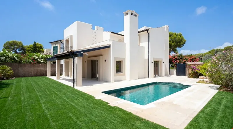 Stylish contemporary villa with private pool and golf course views in Santa Ponsa — photo 1