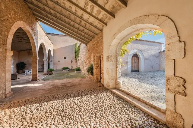 Enormous Mallorca country property with investment potential for sale in Llubí, Mallorca — photo 4