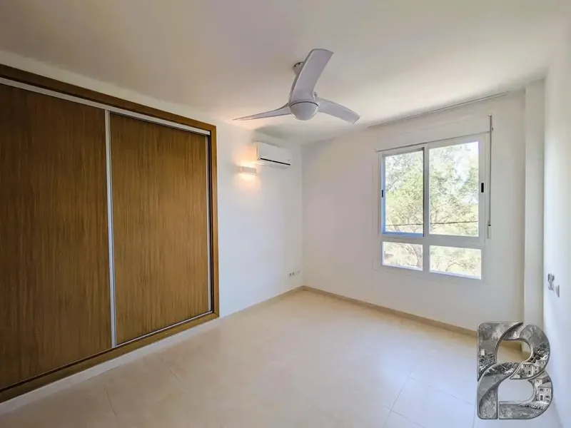 In the most serene heart of Mallorca's southeast coast, this elegant unfurnished apartment in Cala Llombards offers a way of living — photo 11
