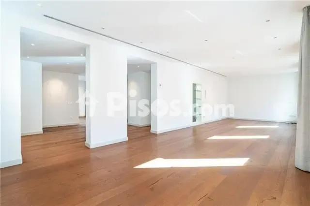 Apartment in Jaume III — photo 1