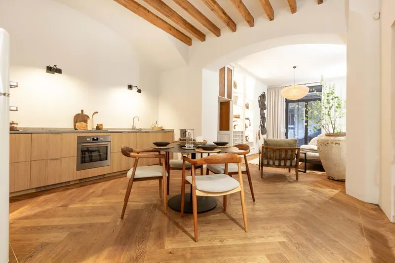Exceptional Renovation in the Heart of La Missio – Spacious Apartment with Charm and Character — photo 2