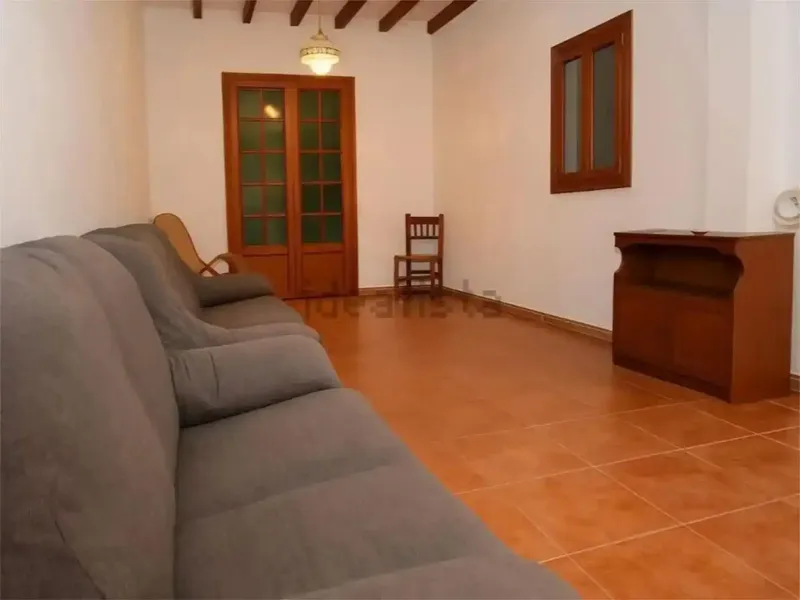 Se vende esta espaciosa y versátil propiedad situada en la encantadora localidad de Petra, que combina comodidad, luminosidad y un gran pote — photo 3