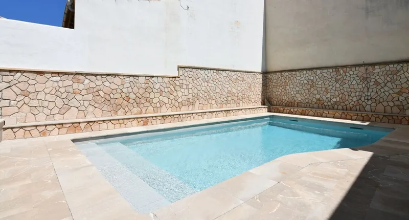 Cozy and spacious townhouse with a pleasant outdoor area in Porreres — photo 3
