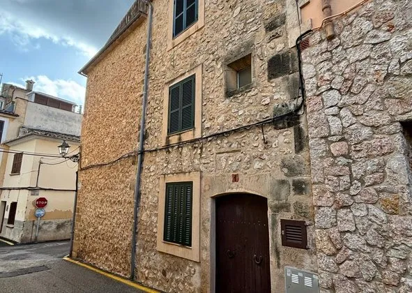 Detached house in Calle de la Garriga, 1, Pollença, Pollença — photo 1