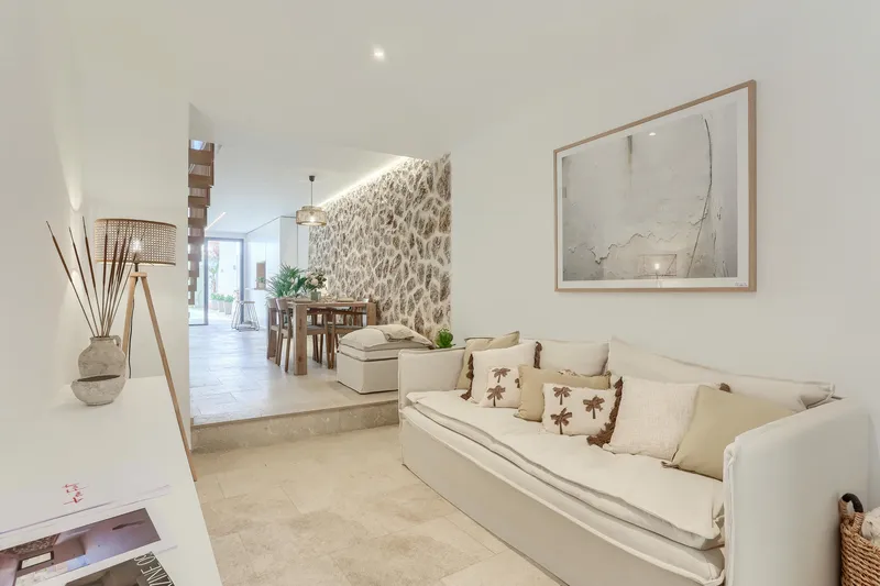 Renovated town house with back patio and private pool — photo 3
