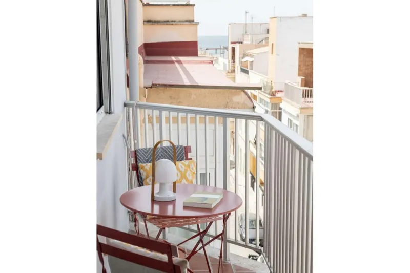 Apartment in El Molinar - Bright dining area with open kitchen — photo 5