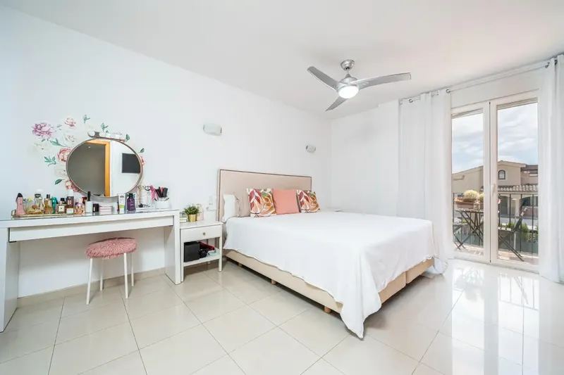Located in one of the most sought-after residential areas of Es Caülls, this magnificent home stands out for its spaciousness, brightness and its ex — photo 9