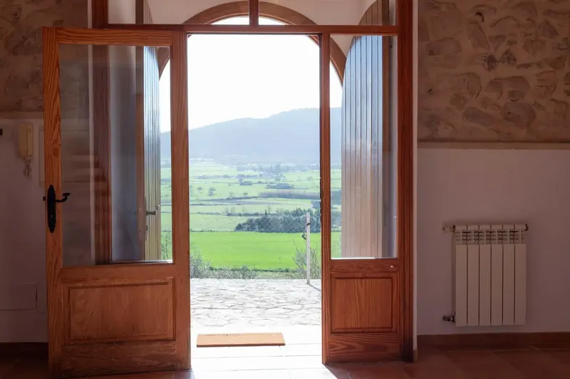 Don't miss the opportunity to visit one of the most outstanding estates in the municipality of Sineu. This property extends over approximately — photo 2
