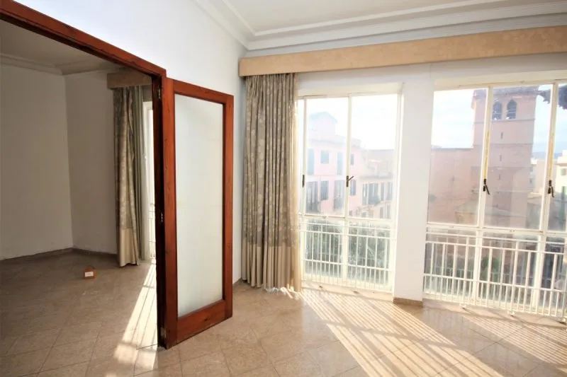 21090V - Señorial piso a reformar en el Centro de Palma — photo 1