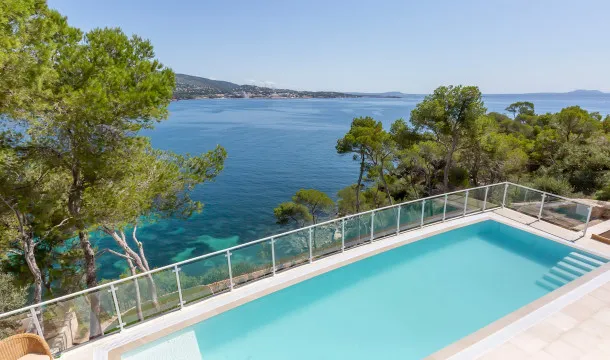 Spectacular villa on the seafront in Torrenova — photo 6