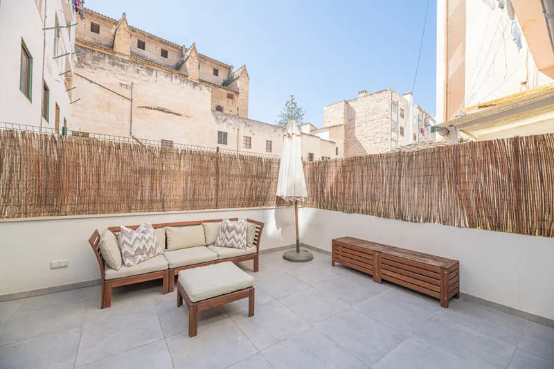 Lovely Three Bedroom Apartment with Large Terrace near Plaza Mercat - Temporary or Long Term Contract — photo 2