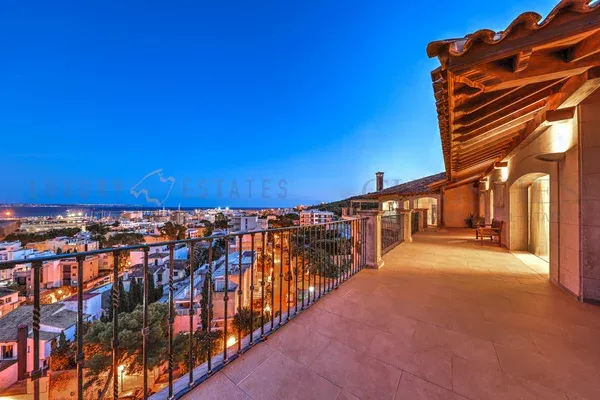 Large luxury penthouse in Palma de Mallorca with panoramic sea view — photo 1