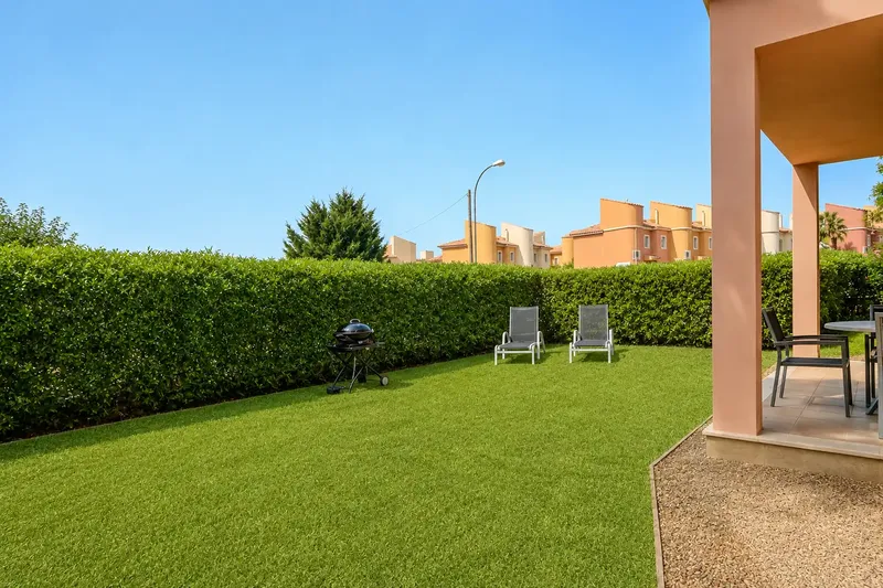 This beautiful ground floor apartment in Sa Vinyola, Campos, combines tranquility, comfort and outdoor spaces in a well-kept urbanization with a pool — photo 2