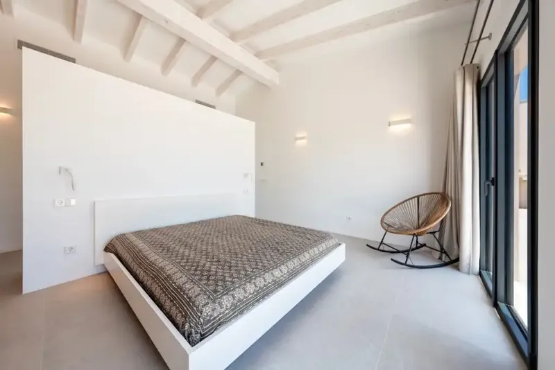 Esta villa de dos plantas de nueva construcción se vende en Santanyí, a solo 2,5 km del pueblo, en una zona tranquila a solo 800 m del mar y — photo 8