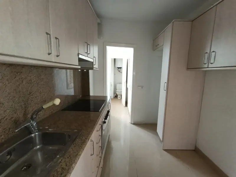 Piso con una situación inmejorable, a sólo 50 metros del Mercado del Olivar. Si te gusta vivir en el mismo centro de Palma, esta es una gran — photo 8