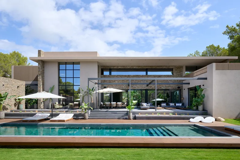 Spectacular luxury villa in Mexican style with wonderful garden - Marcel Remus Real Estate — photo 2
