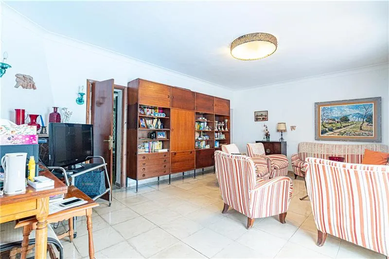 Detached house with swimming pool on an approximately 1,200 m² plot, just 5 minutes from the town and the sea. — photo 9