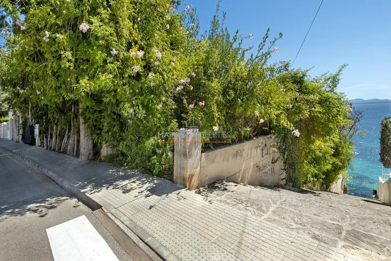 Sea front plot for sale in Alcanada, Mallorca — photo 4