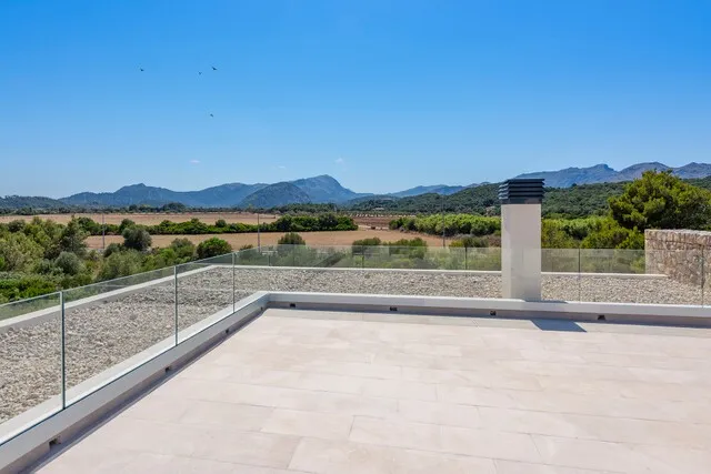 Modern luxury villa for sale close to the beach in Puerto Pollensa, Mallorca — photo 3
