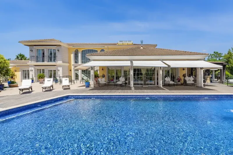 This wonderful finca, for sale near Binissalem, occupies a plot of about 87,000 m2, and features luxurious facilities, including a — photo 3