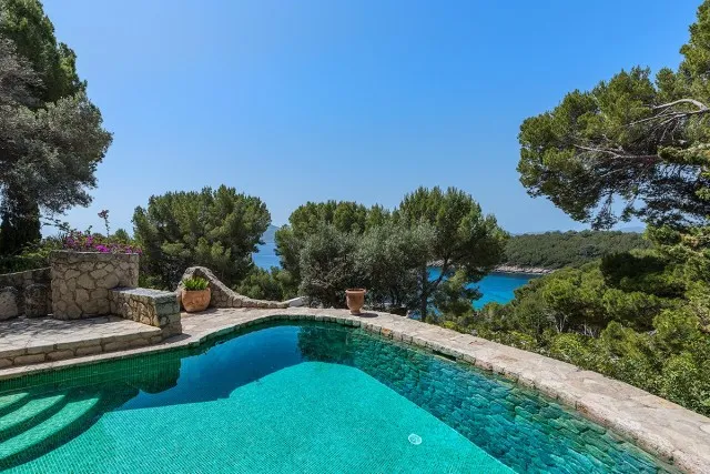 Sea view stone villa with extension license for sale in Formentor, Mallorca — photo 1