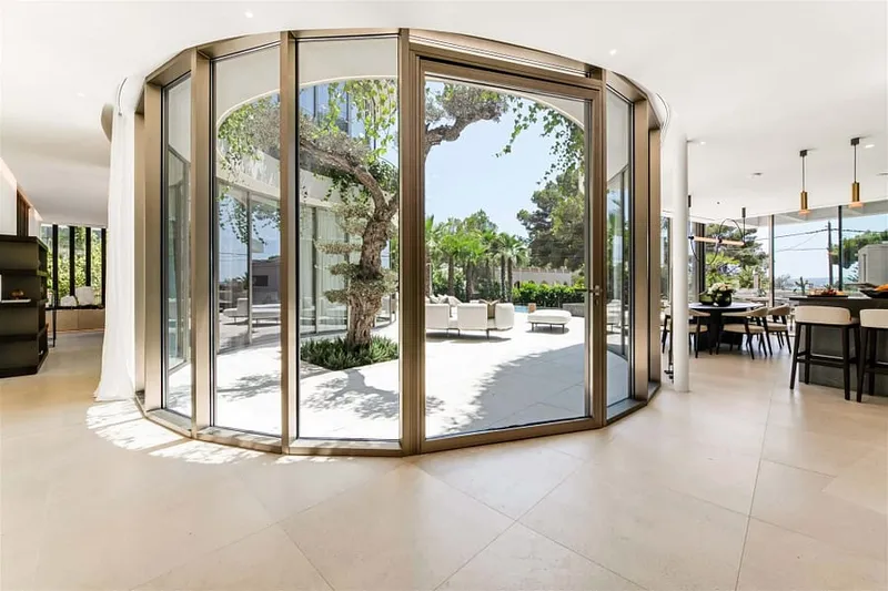 Modern luxury villa with sea views in Bendinat — photo 8