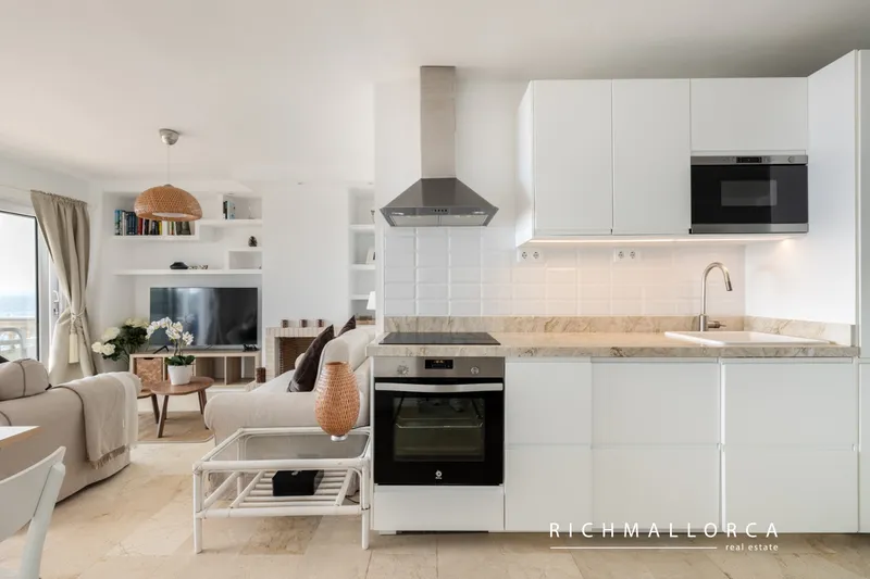 Flat with unique views on the seafront in Illetas — photo 7