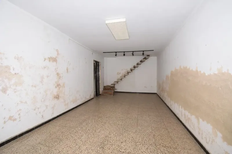 Property for renovation with commercial premises in Muro — photo 5