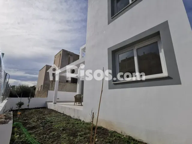 Detached house on Des Prat street — photo 1
