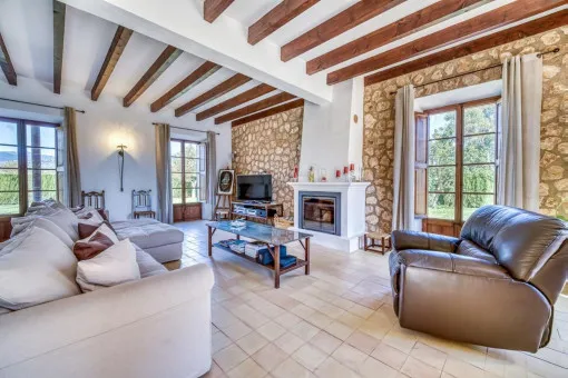 Binissalem, Charming renovated finca in traditional Mallorcan style, a few steps from the center of Binissalem available from August 2025 — photo 9
