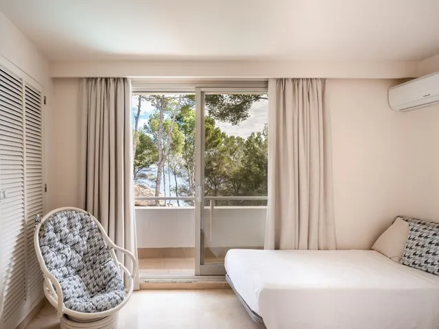 Coastal villa with direct sea access for sale in Sol de Mallorca, southwest Mallorca — photo 12