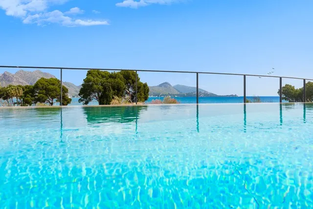 Contemporary villa for sale by the beach in Puerto Pollensa, North Mallorca — photo 1