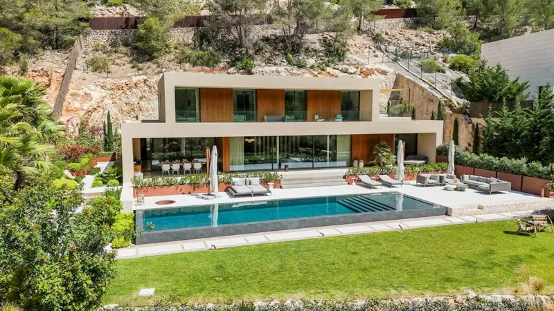 Contemporary Villa with Open Views and Seamless Indoor-Outdoor Living in Son Vida — photo 2