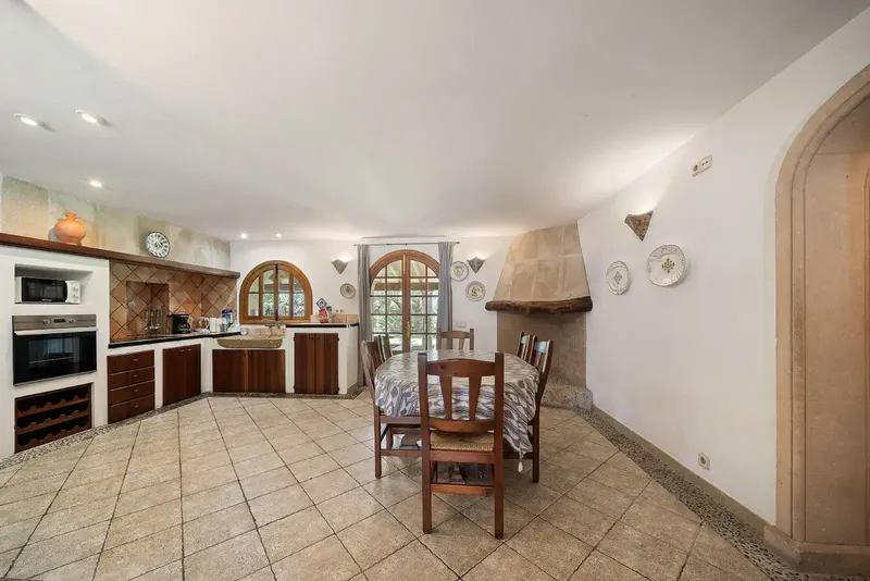 Beautiful finca in Pollença of approx. 3,000 m2 consisting of 2 houses of 261 m2 and 235 m2, large pool, outdoor toilet, barbecue porch — photo 7