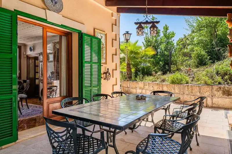 Located on a plot of 10,775 m² carefully landscaped, this exceptional south-facing country villa offers privacy, character — photo 6