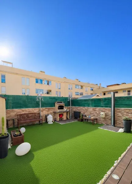 100m² ground-floor apartment with 3 bedrooms, parking space and terrace for sale — photo 1
